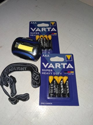Lampada frontale Varta con batterie AAA