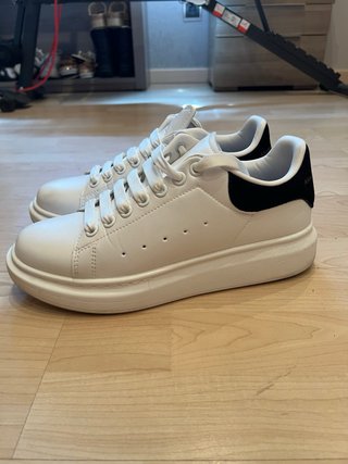 Sneakers Alexander McQueen Bianche e Nere