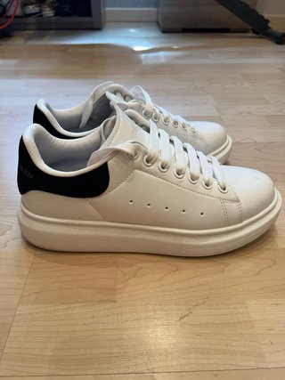 Sneakers Alexander McQueen Bianche e Nere