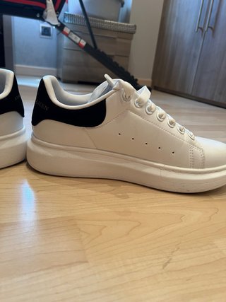 Sneakers Alexander McQueen Bianche e Nere