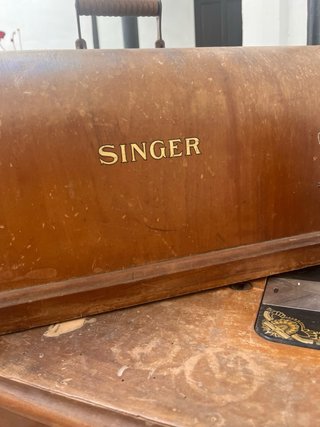 Máquina de coser antigua SINGER - Modelo Vintage