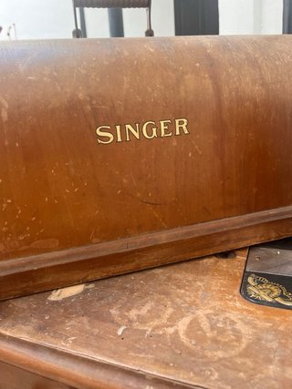 Máquina de coser antigua SINGER - Modelo Vintage