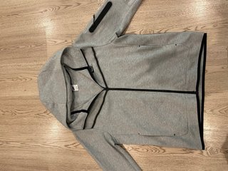 Sudadera Nike Tech Gris. Totalmente nueva.