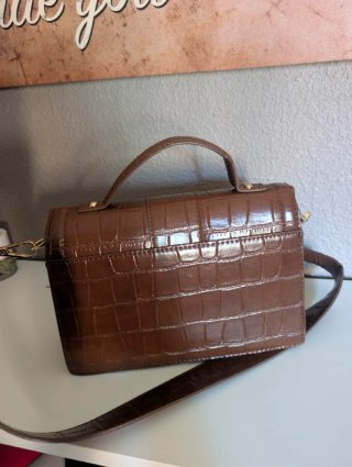 Bolso marrón Pimkie efecto piel cocodrilo