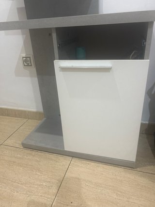 Recibidor con espejo gris y blanco