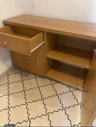 Mueble de madera con cajones