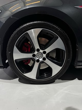 Volkswagen Golf GTI Performance 2.0 TSI 230CV