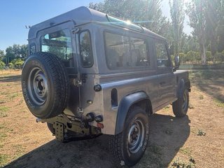 Land Rover Defender 90