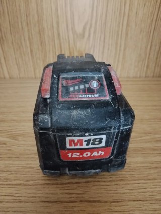 2 Baterías Milwaukee 5.0 Ah y 2 de 12.0 Ah