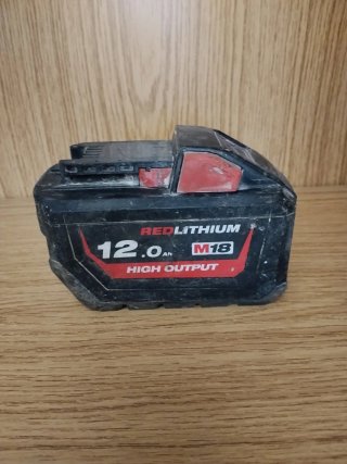 2 Baterías Milwaukee 5.0 Ah y 2 de 12.0 Ah