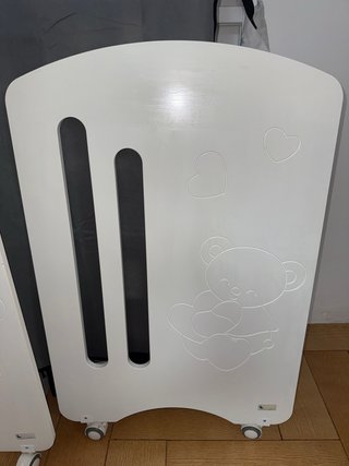 Cuna de madera de haya, 124x93x63 con barandilla