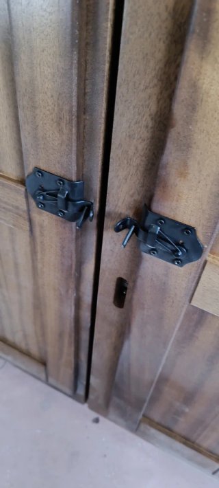 Ventana de madera maciza iroko
