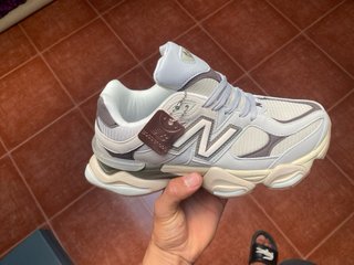 Zapatillas New Balance Gris y Blanco