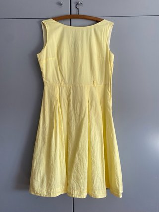 Vestido amarillo sin mangas