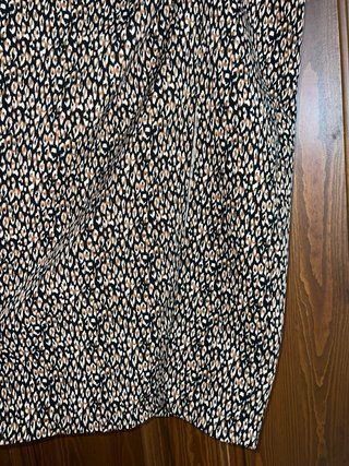 Falda estampada beige y negra
