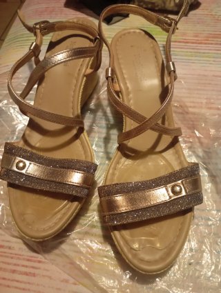 Sandalias Nero Giardini Beige, plateado y Doradas