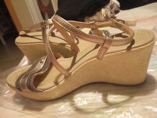 Sandalias Nero Giardini Beige, plateado y Doradas