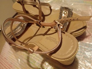 Sandalias Nero Giardini Beige, plateado y Doradas