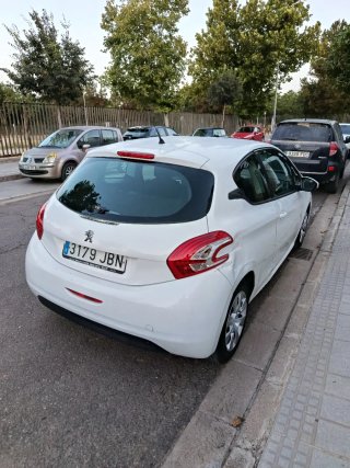 Peugeot 208 2016