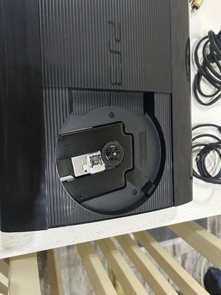 PS3 Super Slim 12GB + Mando original + Cables