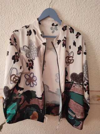Bomber ligera mujer estampada