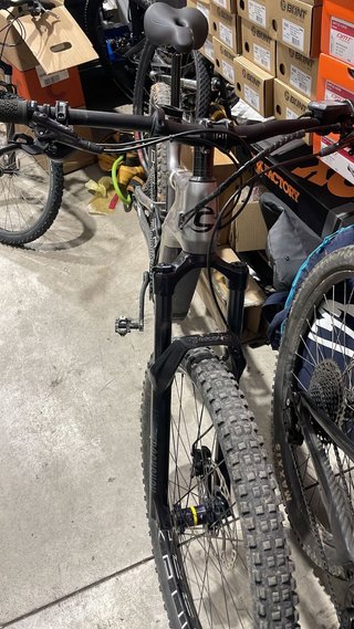 Bicicleta Eléctrica Cannondale de carbono