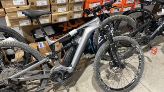 Bicicleta Eléctrica Cannondale de carbono
