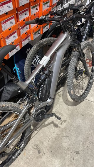 Bicicleta Eléctrica Cannondale de carbono