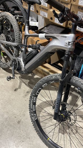 Bicicleta Eléctrica Cannondale de carbono