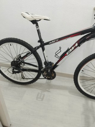 Bicicleta BH OverX 26 Negra y Roja