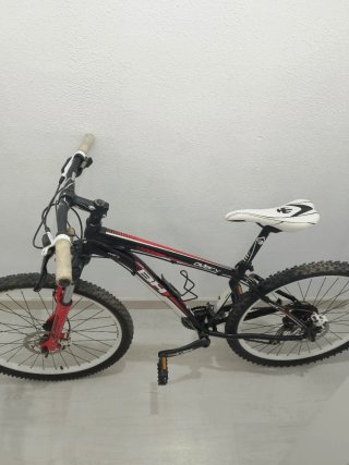 Bicicleta BH OverX 26 Negra y Roja