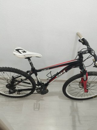 Bicicleta BH OverX 26 Negra y Roja
