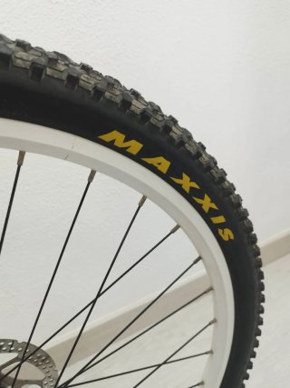 Bicicleta BH OverX 26 Negra y Roja
