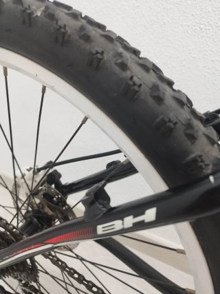 Bicicleta BH OverX 26 Negra y Roja