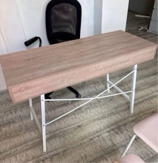 Mesa de escritorio madera y metal