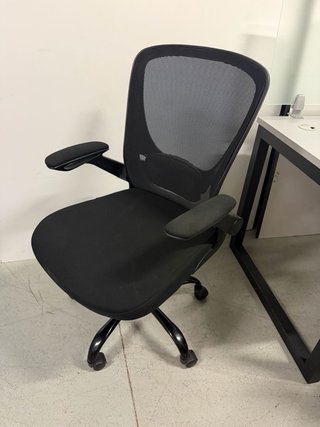 Silla de oficina ergonómica negra