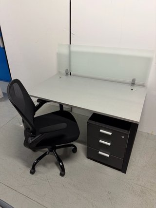 Silla de oficina ergonómica negra