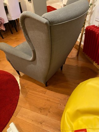 Sillón y reposapiés gris