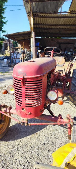 Tractor Massey-Harris Pony Rojo