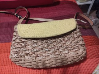 Bolso Parfois mimbre y amarillo
