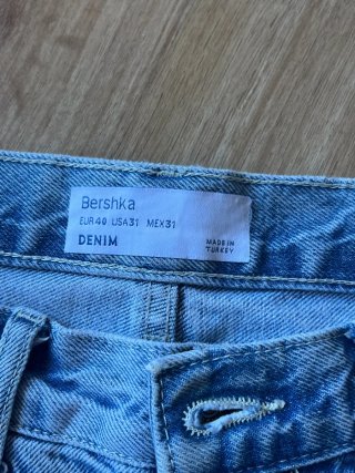 Bermuda vaquera Bershka desgastada
