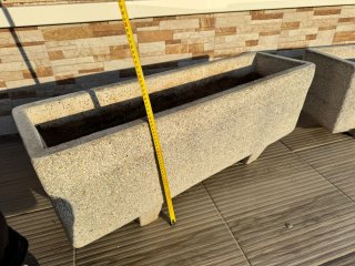 Jardinera de piedra blanca rectangular