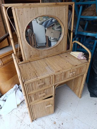 Cómoda tocador de mimbre con espejo