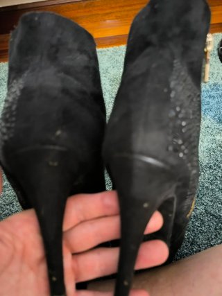Botines negros con cremallera y pedrería