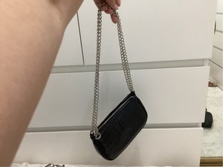 Bolso negro cadena