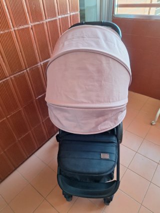 Passeggino rosa e nero