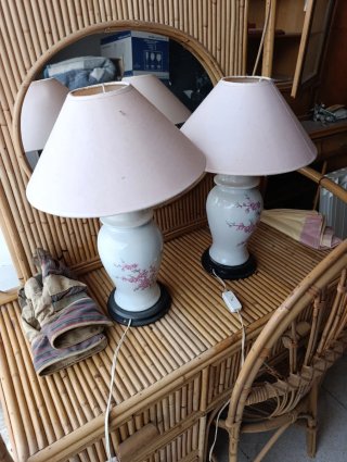Antiche lampade da tavolo in ceramica e rattan