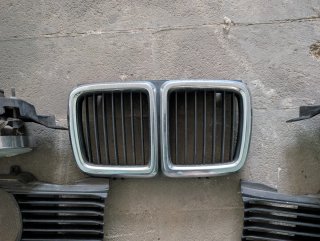 Despiece BMW E32 Faros y Parrilla