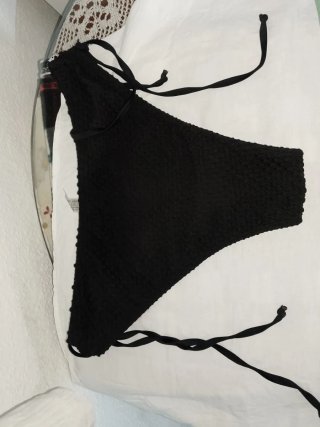 Braguita alta bikini negra conchas