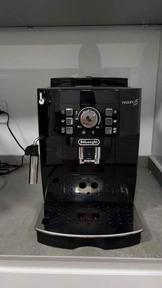 Cafetera DeLonghi Magnifica S Negra